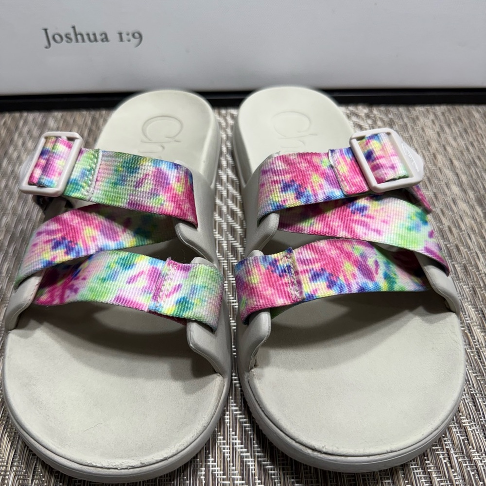 Chaco Women's Tie-Dye Sandals SZ 8 ** normal wear see last pic** Box4